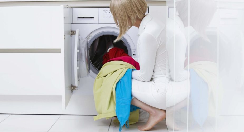 Come lavare gli abiti in viscosa a mano o in lavatrice